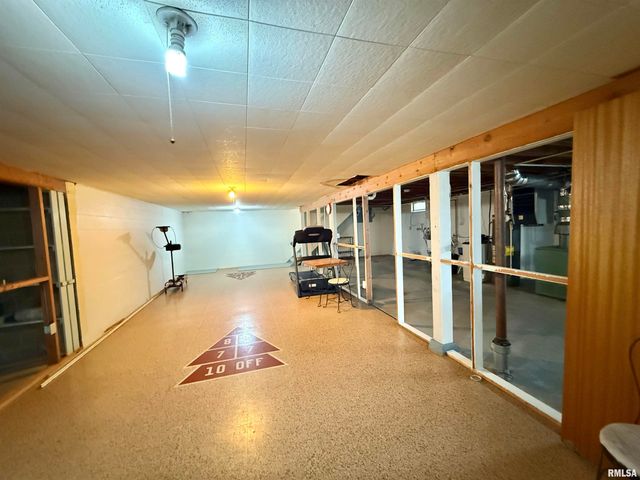 1105 S 6TH Street, Pekin, IL 61554