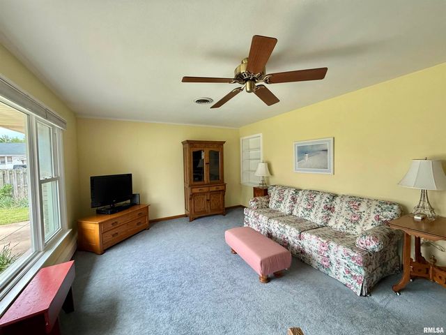 1105 S 6TH Street, Pekin, IL 61554