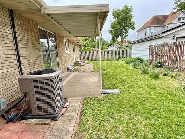 1105 S 6TH Street, Pekin, IL 61554