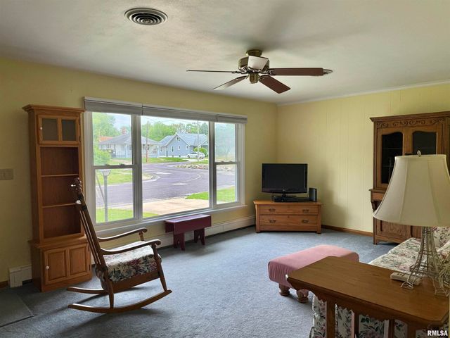 1105 S 6TH Street, Pekin, IL 61554