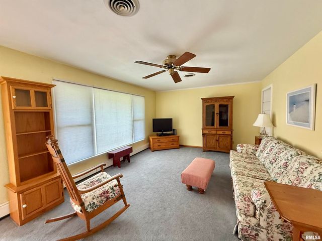1105 S 6TH Street, Pekin, IL 61554