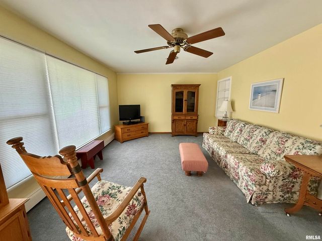 1105 S 6TH Street, Pekin, IL 61554