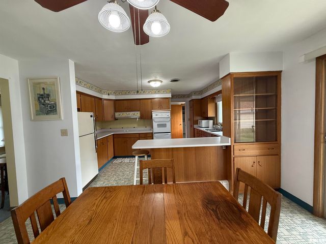 1105 S 6TH Street, Pekin, IL 61554