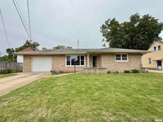 1105 S 6TH Street, Pekin, IL 61554