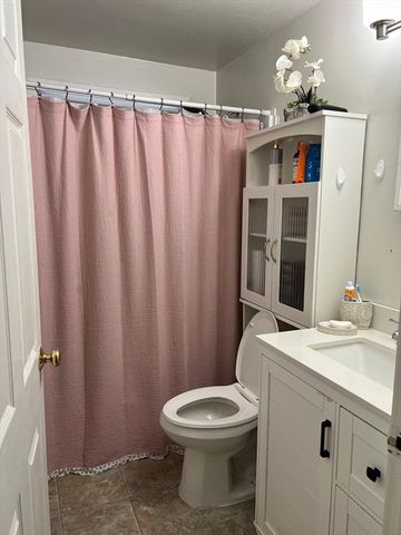 3 Pailet Dr 7, Chelmsford, MA 01863