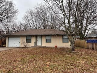 1738 North Oak Grove Avenue, Springfield, MO 65803