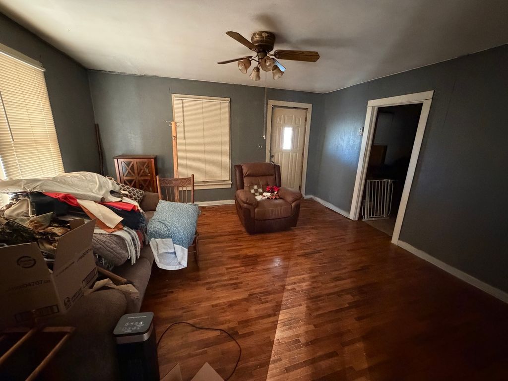 Image 4 of property listing at 509 W Main Street, Walnut Hill, IL 62893