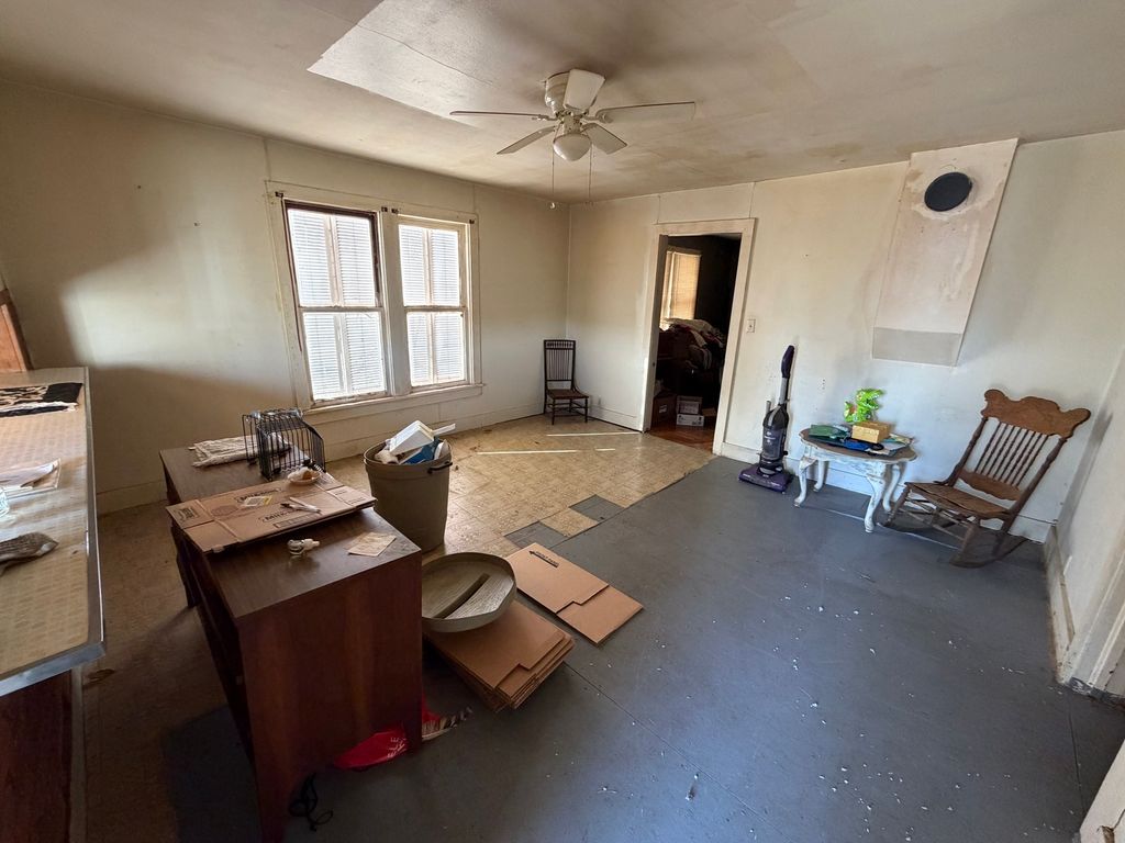 Image 5 of property listing at 509 W Main Street, Walnut Hill, IL 62893