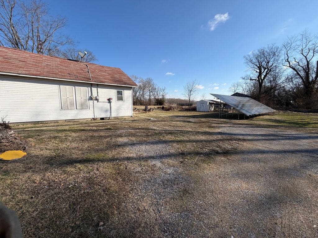 Image 9 of property listing at 509 W Main Street, Walnut Hill, IL 62893