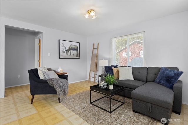 39201 Orville Road E, Eatonville, WA 98328