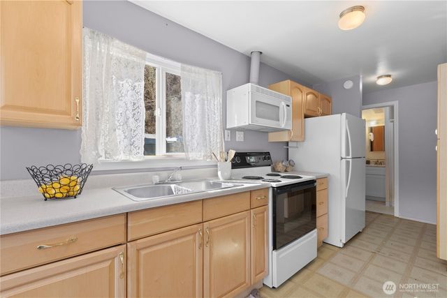 39201 Orville Road E, Eatonville, WA 98328