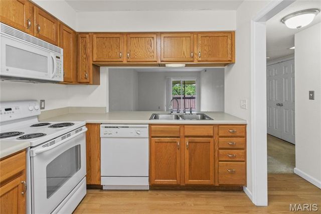 1984 Green Glen Drive 301, Kirkwood, MO 63122
