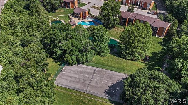 1984 Green Glen Drive 301, Kirkwood, MO 63122