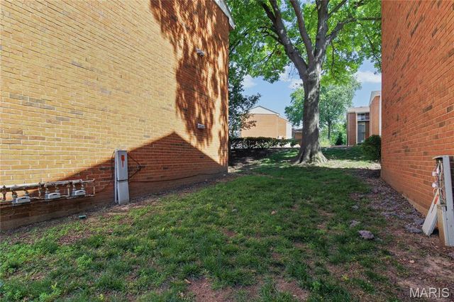 1984 Green Glen Drive 301, Kirkwood, MO 63122