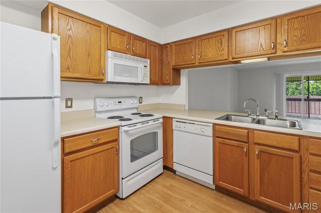 1984 Green Glen Drive 301, Kirkwood, MO 63122