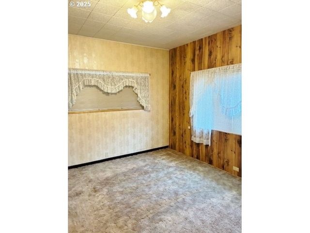 913 Nw ELLIS Ave, Pendleton, OR 97801