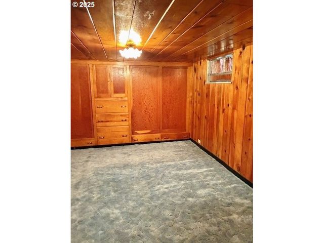 913 Nw ELLIS Ave, Pendleton, OR 97801