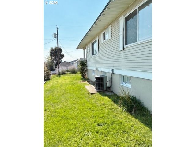 913 Nw ELLIS Ave, Pendleton, OR 97801