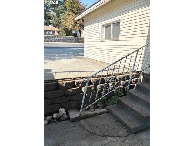 913 Nw ELLIS Ave, Pendleton, OR 97801