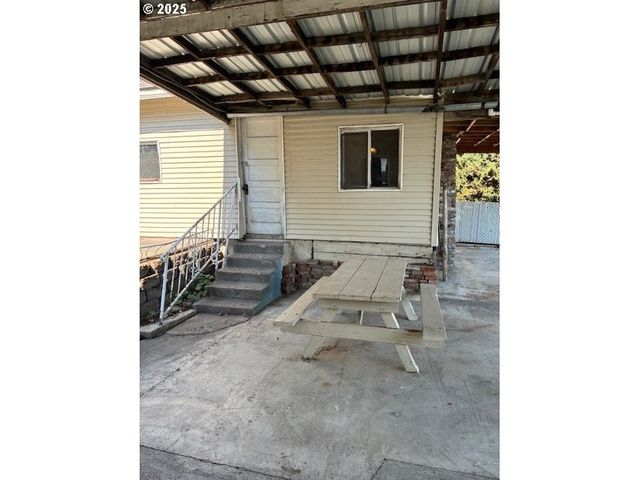 913 Nw ELLIS Ave, Pendleton, OR 97801