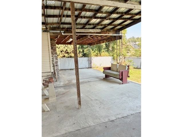 913 Nw ELLIS Ave, Pendleton, OR 97801