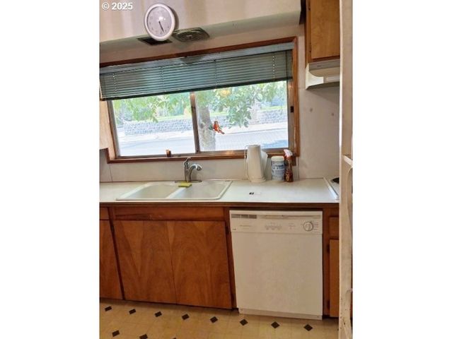 913 Nw ELLIS Ave, Pendleton, OR 97801