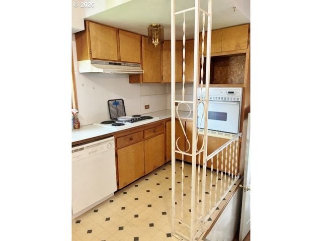 913 Nw ELLIS Ave, Pendleton, OR 97801