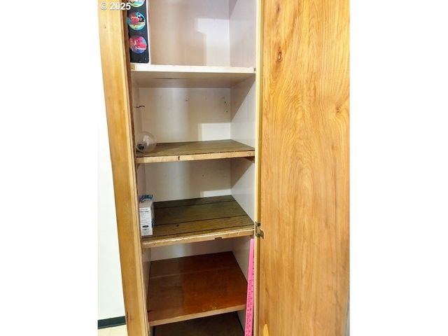 913 Nw ELLIS Ave, Pendleton, OR 97801