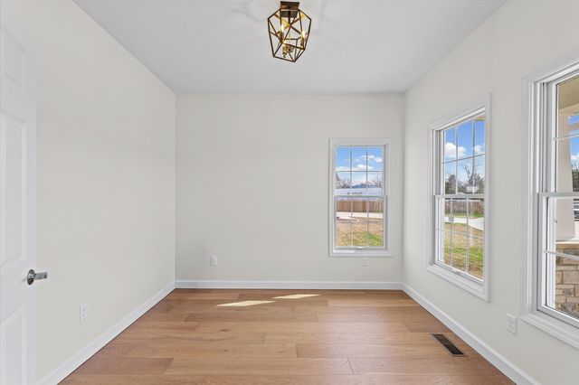 4 Foxtrot Lane, Monticello, IL 61856