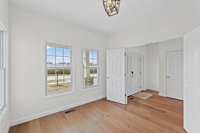 4 Foxtrot Lane, Monticello, IL 61856