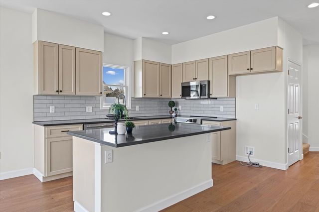 4 Foxtrot Lane, Monticello, IL 61856