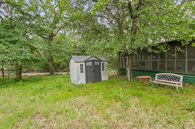 110 Lake Front Court, Pottsboro, TX 75076