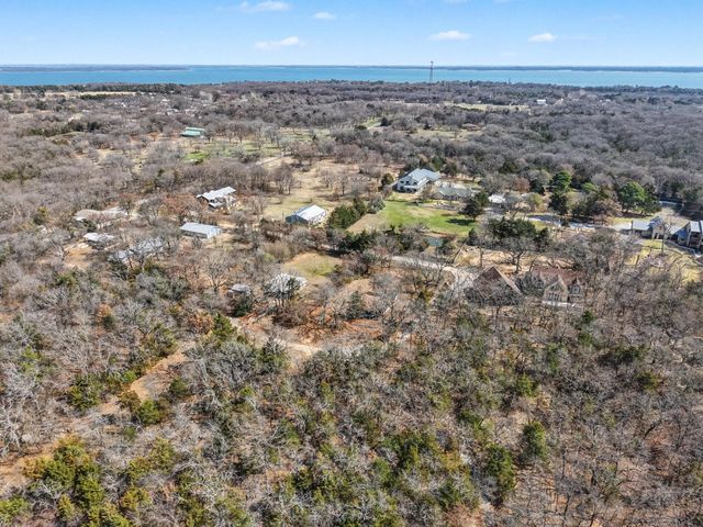 110 Lake Front Court, Pottsboro, TX 75076