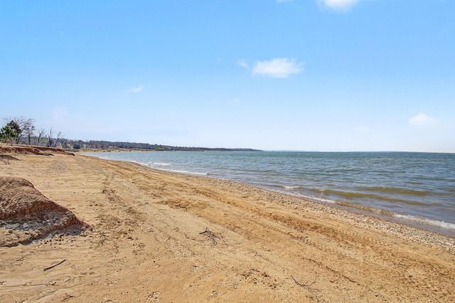 110 Lake Front Court, Pottsboro, TX 75076