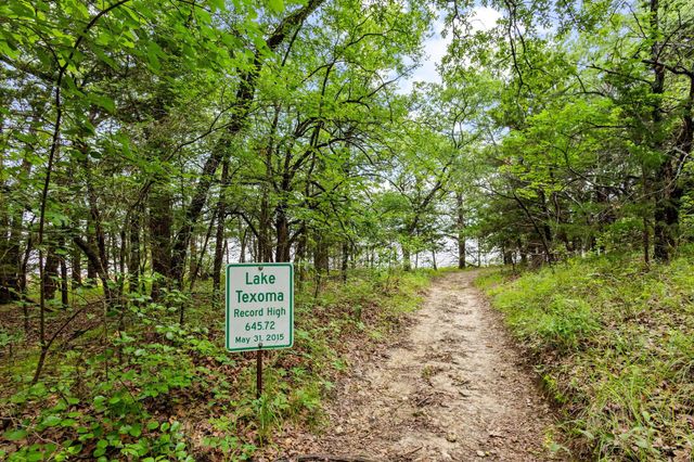 110 Lake Front Court, Pottsboro, TX 75076