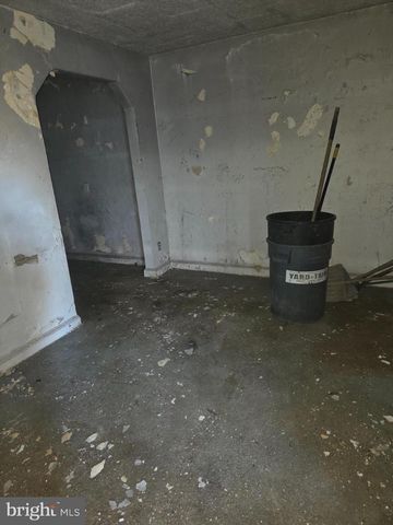 4639 HILLSIDE RD SE, Washington, DC 20019