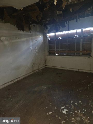 4639 HILLSIDE RD SE, Washington, DC 20019