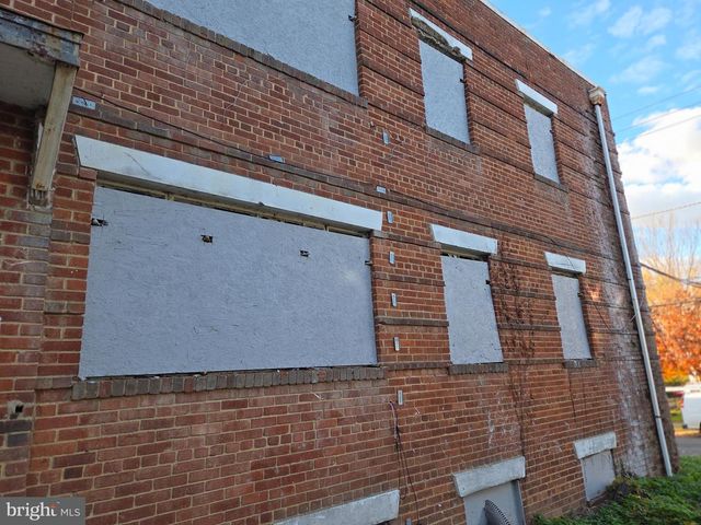 4639 HILLSIDE RD SE, Washington, DC 20019