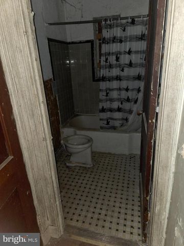 4639 HILLSIDE RD SE, Washington, DC 20019