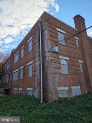 4639 HILLSIDE RD SE, Washington, DC 20019