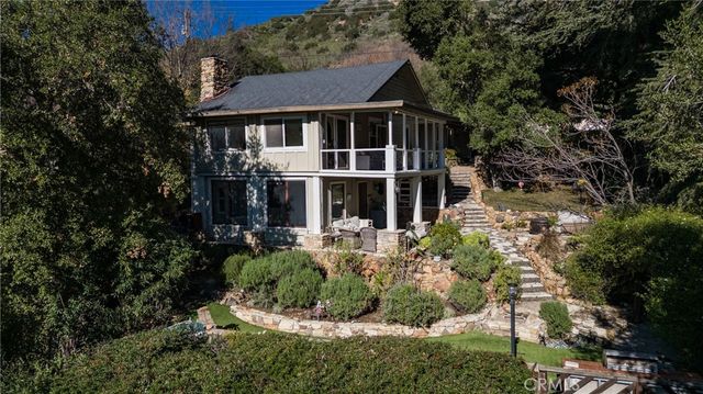 2305 Sugarloaf Drive, Agoura Hills, CA 91301