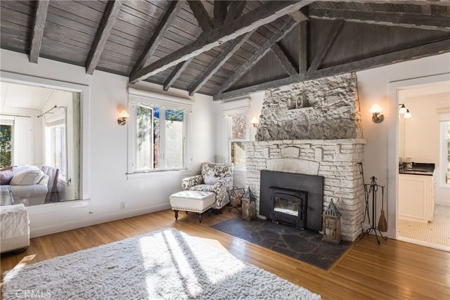 2305 Sugarloaf Drive, Agoura Hills, CA 91301
