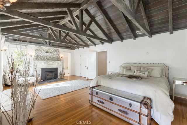 2305 Sugarloaf Drive, Agoura Hills, CA 91301