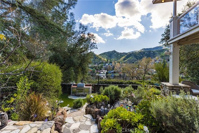 2305 Sugarloaf Drive, Agoura Hills, CA 91301