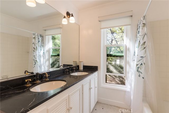 2305 Sugarloaf Drive, Agoura Hills, CA 91301