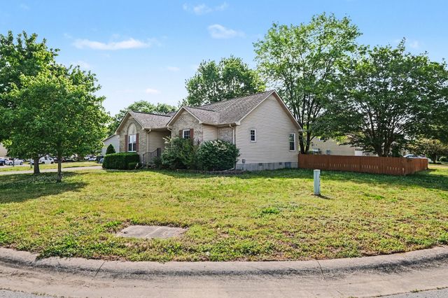 2500 Park Green Ln, Old Hickory, TN 37138