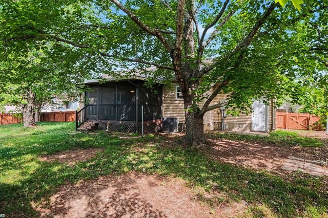 2500 Park Green Ln, Old Hickory, TN 37138