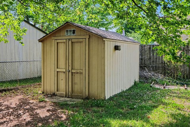 2500 Park Green Ln, Old Hickory, TN 37138
