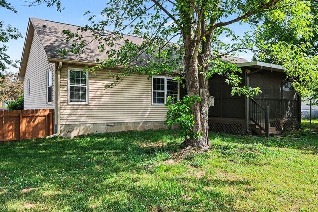 2500 Park Green Ln, Old Hickory, TN 37138