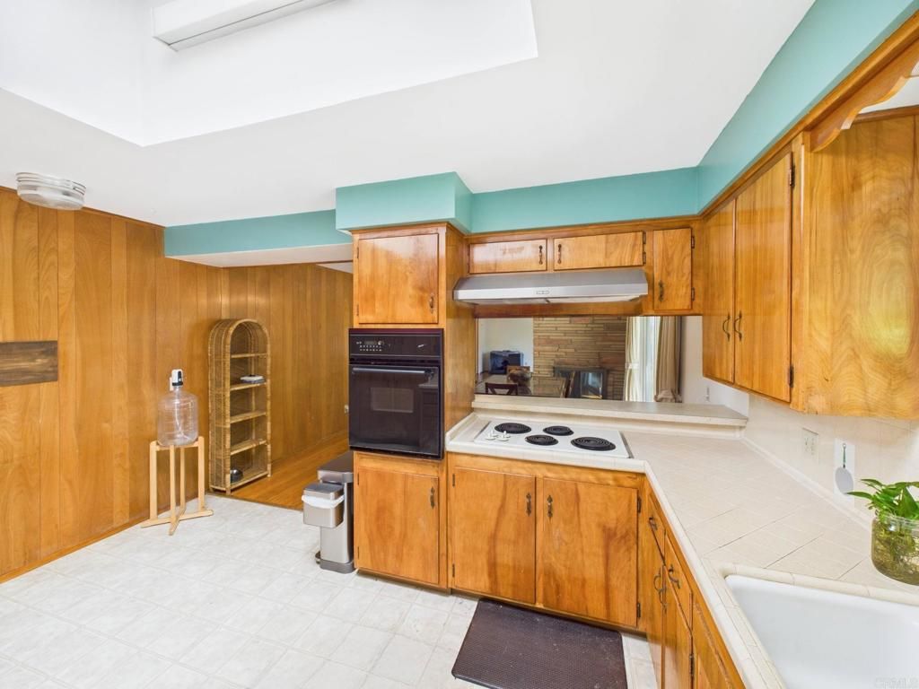 Image 8 of property listing at 2222 Debco Drive, Lemon Grove, CA 91945